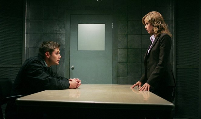 Supernatural - Season 2 - The Usual Suspects - Photos - Jensen Ackles, Linda Blair