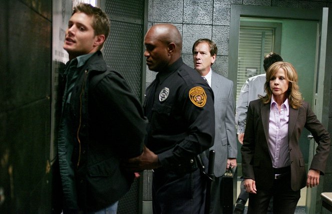 Supernatural - Season 2 - The Usual Suspects - Photos - Jensen Ackles, Andy Stahl, Linda Blair