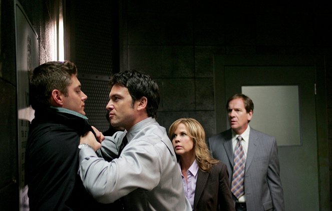 Supernatural - Season 2 - The Usual Suspects - Photos - Jensen Ackles, Jason Gedrick, Linda Blair, Andy Stahl