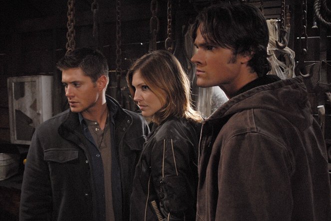 Supernatural - Season 2 - Roadkill - Photos - Jensen Ackles, Tricia Helfer, Jared Padalecki