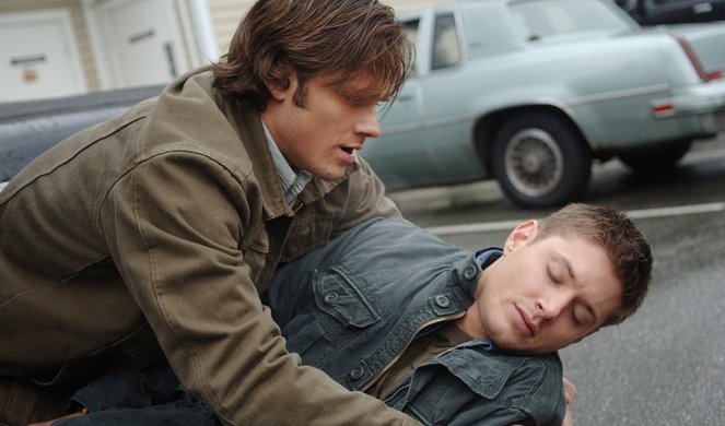 Supernatural - Season 3 - Mystery Spot - Photos - Jared Padalecki, Jensen Ackles