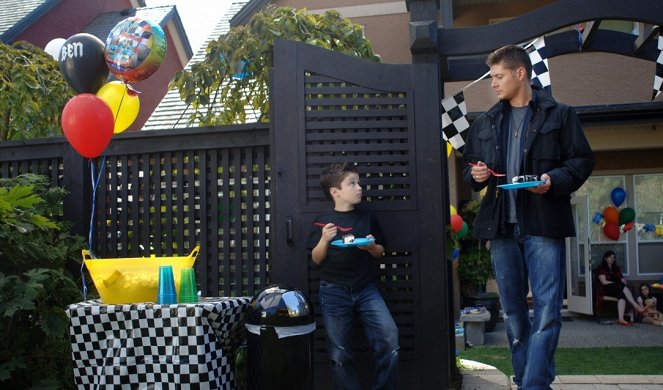 Supernatural - Season 3 - The Kids Are Alright - Photos - Jensen Ackles