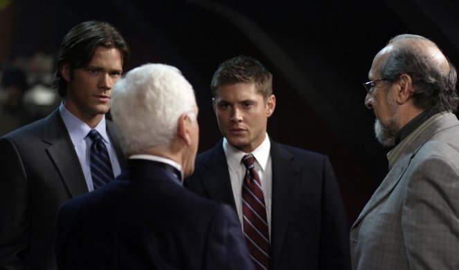 Supernatural - Season 4 - Criss Angel Is a Douche Bag - Photos - Jared Padalecki, Jensen Ackles