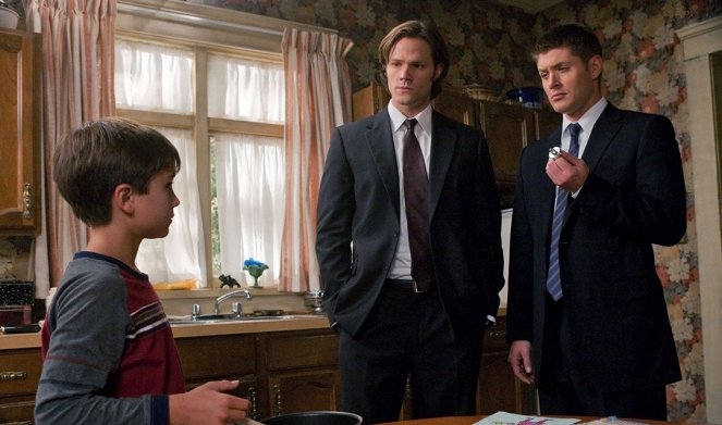 Supernatural - I Believe the Children Are Our Future - Van film - Jared Padalecki, Jensen Ackles