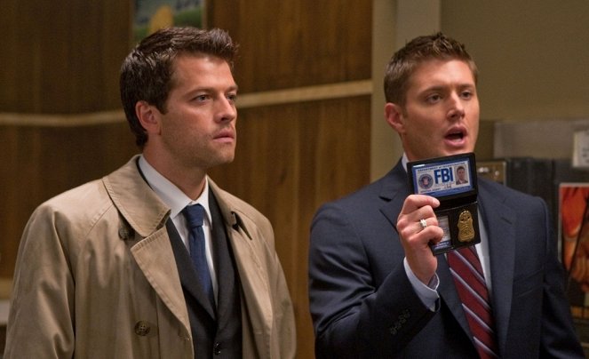 Supernatural - Season 5 - Free to Be You and Me - Photos - Misha Collins, Jensen Ackles