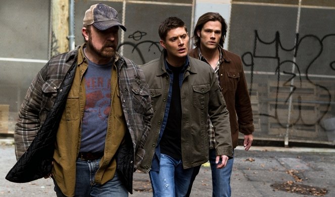 Supernatural - Season 6 - The Man Who Knew Too Much - Photos - Jim Beaver, Jensen Ackles, Jared Padalecki