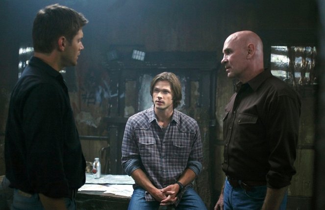 Supernatural - Season 6 - Exile on Main St. - Photos - Jensen Ackles, Jared Padalecki, Mitch Pileggi