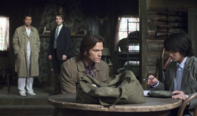 Supernatural - Season 7 - Reading is Fundamental - Photos - Jared Padalecki