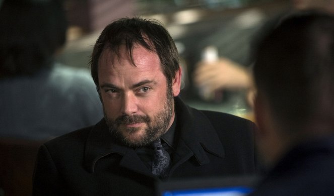 Hrozba z temnoty - Do You Believe in Miracles - Z filmu - Mark Sheppard