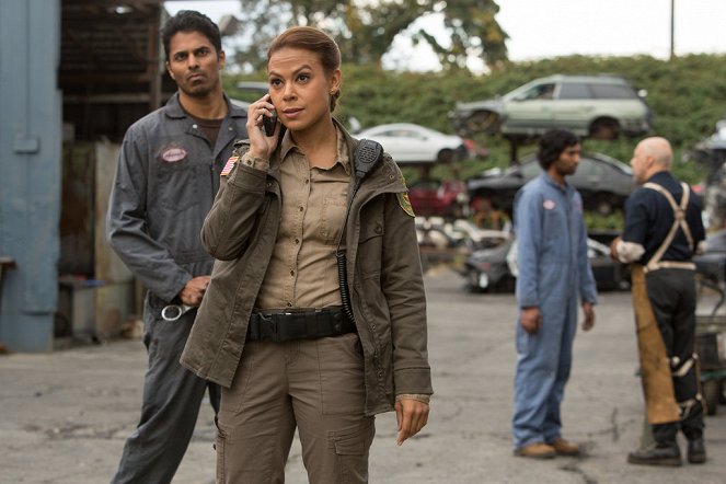 Grimm - Season 4 - Highway of Tears - Photos - Tarun Shetty, Toni Trucks