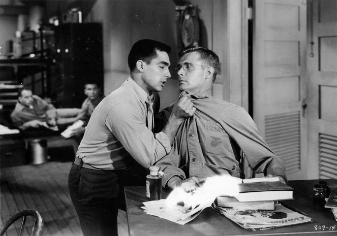 Le Cri de la victoire - Film - Perry Lopez, Tab Hunter