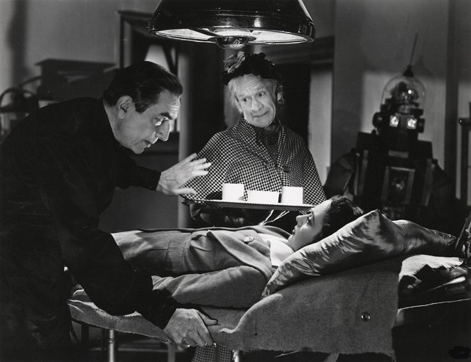 Old Mother Riley Meets the Vampire - De la película - Bela Lugosi