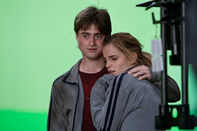 Harry Potter and the Deathly Hallows: Part 1 - Van de set - Daniel Radcliffe, Emma Watson