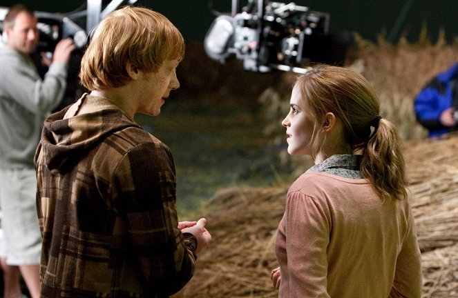 Harry Potter and the Deathly Hallows: Part 1 - Van de set - Rupert Grint, Emma Watson