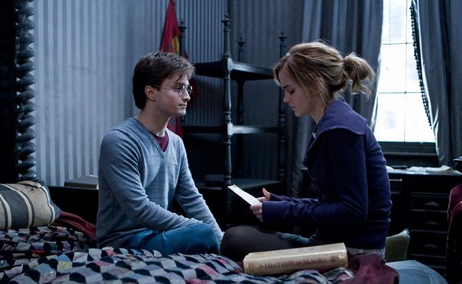 Harry Potter a Dary smrti - 1. - Z filmu - Daniel Radcliffe, Emma Watson