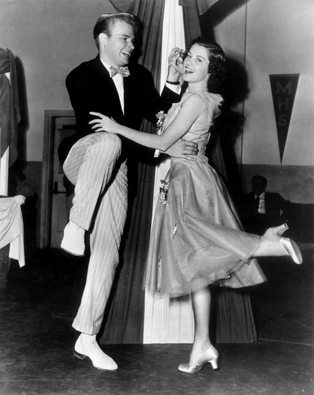 Belles on Their Toes - Do filme - Martin Milner, Barbara Bates