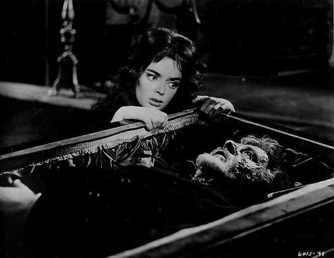 Die Stunde, wenn Dracula kommt - Filmfotos - Barbara Steele, Ivo Garrani