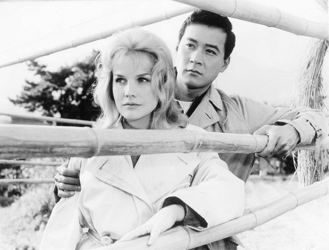 Bron mot solen - Kuvat elokuvasta - Carroll Baker, James Shigeta