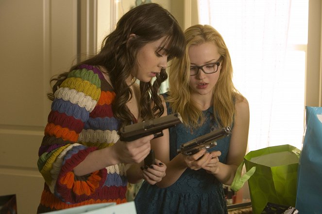 Barely Lethal - Film - Hailee Steinfeld, Dove Cameron