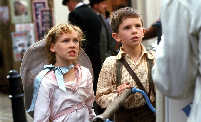 Five Children and It - Photos - Poppy Rogers, Freddie Highmore