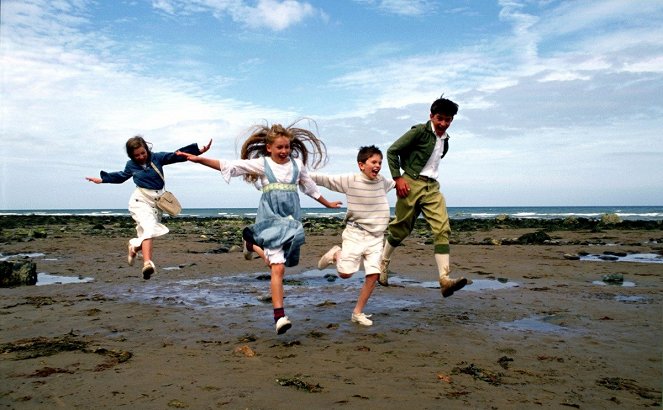 Five Children and It - Filmfotos - Poppy Rogers, Freddie Highmore, Jonathan Bailey