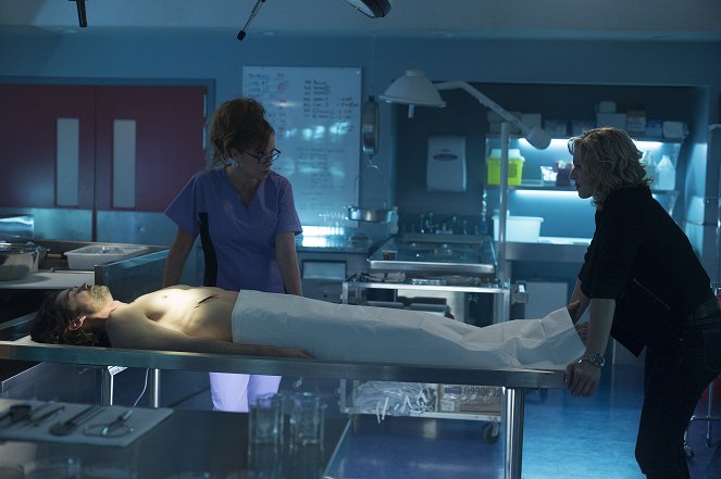 Motive - Season 2 - Bad Blonde - Photos - Lauren Holly, Kristin Lehman