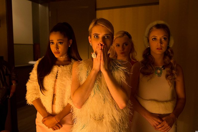 Scream Queens - Season 1 - Pilot - Z filmu - Ariana Grande, Emma Roberts, Abigail Breslin, Billie Lourd