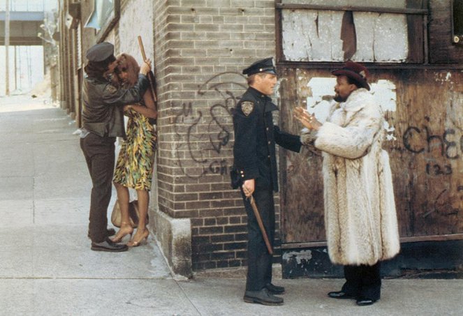 Pevnost Apačů v Bronxu - Z filmu - Ken Wahl, Pam Grier, Paul Newman, Rony Clanton