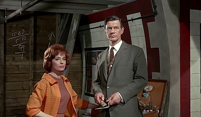 Quatermass and the Pit - Filmfotók - Barbara Shelley, James Donald