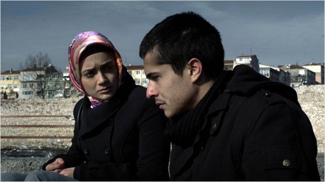 Çakal - Kuvat elokuvasta - Damla Sönmez, İsmail Hacıoğlu
