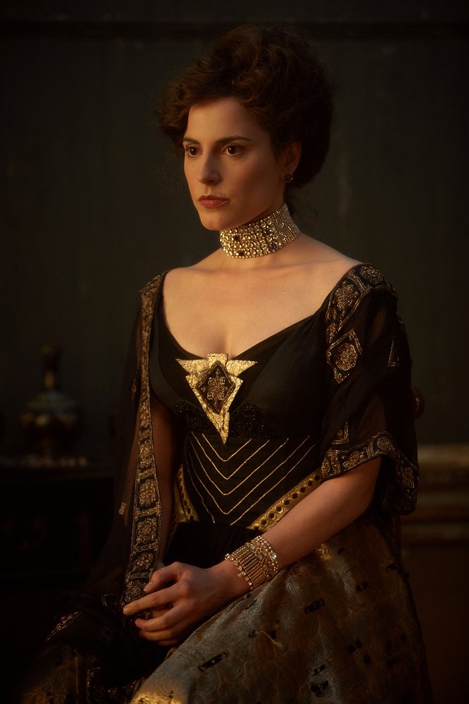 Woman in Gold - Photos - Antje Traue