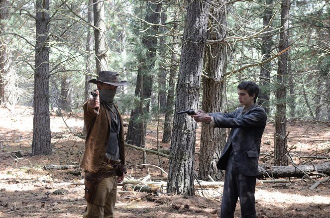 Slow West - Filmfotos - Michael Fassbender, Kodi Smit-McPhee