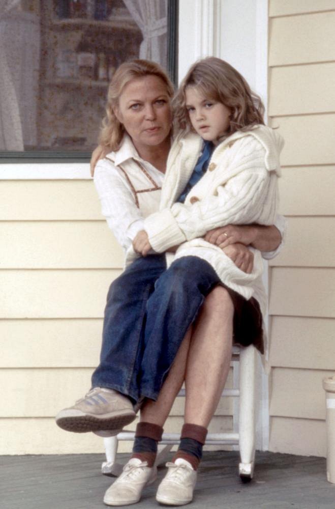 Ojos de fuego - De la película - Louise Fletcher, Drew Barrymore