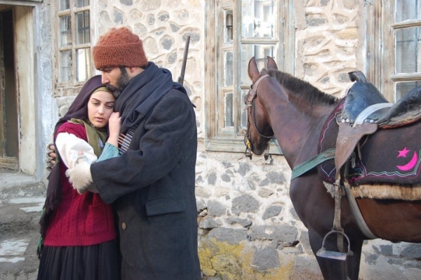 Nene Hatun - De la película - Açelya Elmas, Mehmet Esen