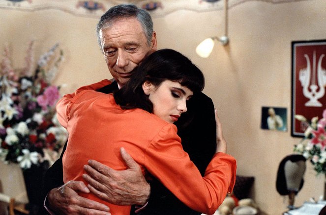 Trois places pour le 26 - Z filmu - Yves Montand, Mathilda May