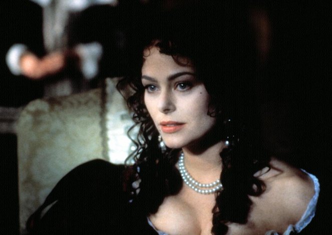 Restoration - Filmfotos - Polly Walker