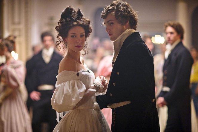 Great Expectations - Do filme - Vanessa Kirby, Douglas Booth