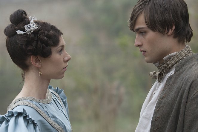 Grandes esperanzas - De la película - Vanessa Kirby, Douglas Booth