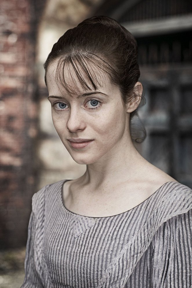 Pikku Dorrit - Promokuvat - Claire Foy