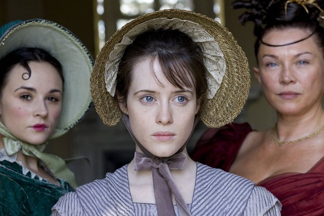 Pikku Dorrit - Promokuvat - Claire Foy