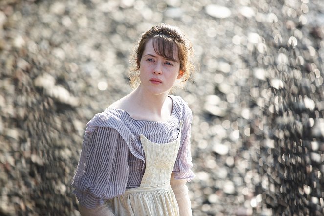 Pikku Dorrit - Promokuvat - Claire Foy