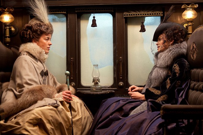 Anna Karenina - Do filme - Olivia Williams, Keira Knightley
