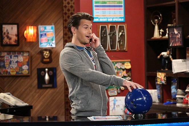 One Big Happy - Pilot - Photos - Nick Zano