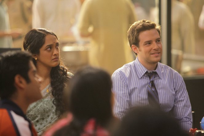 Outsourced - Touched by an Anglo - Filmfotók - Anisha Nagarajan, Ben Rappaport