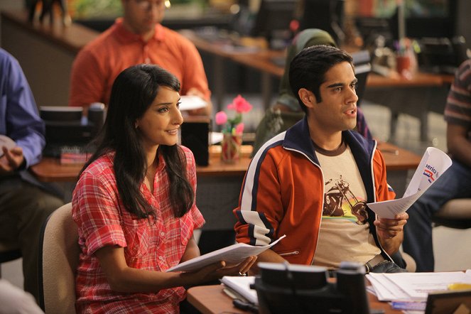 Outsourced - Touched by an Anglo - Photos - Rebecca Hazlewood, Sacha Dhawan