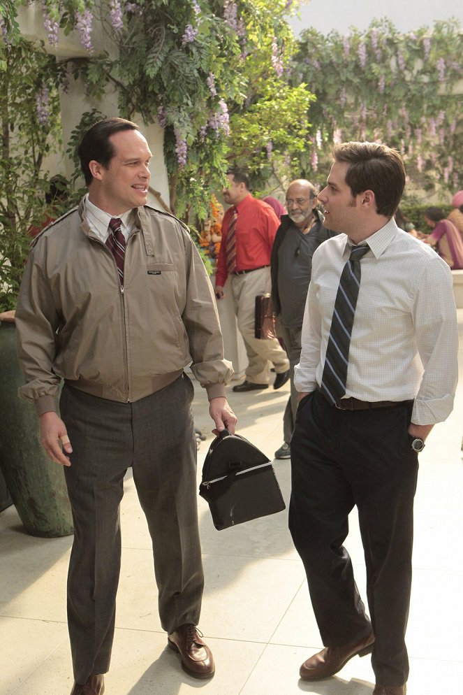 Outsourced - Home for the Diwalidays - Filmfotók - Diedrich Bader, Ben Rappaport