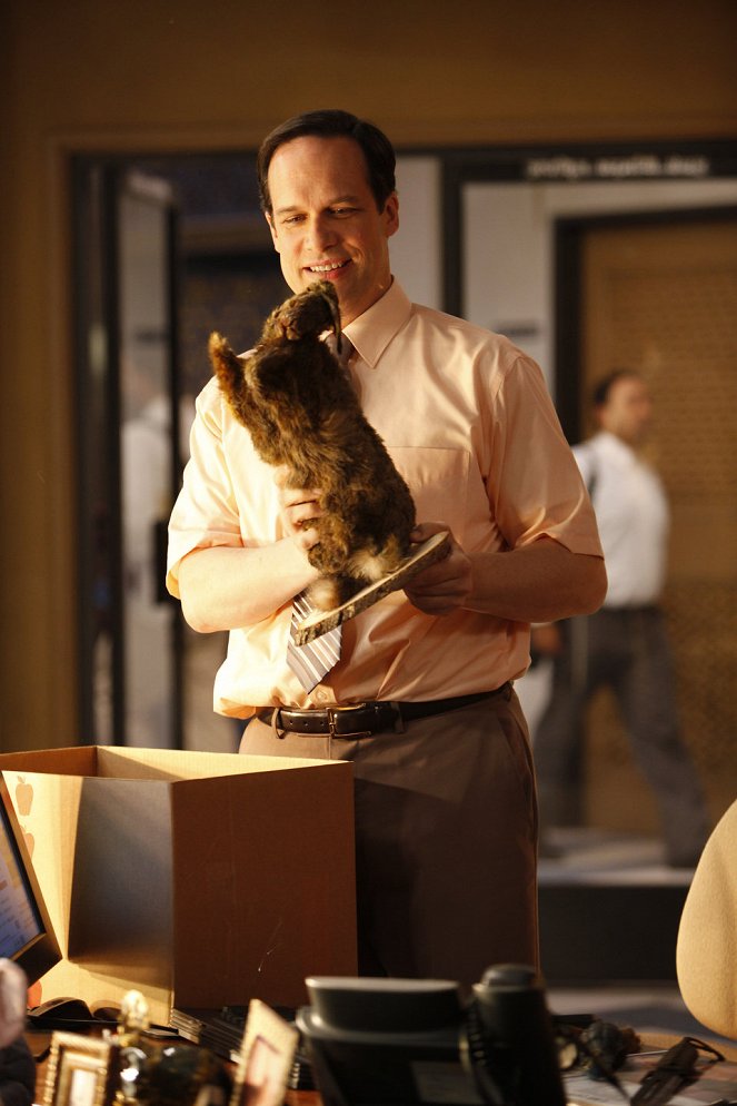 Outsourced - Charlie Curries a Favor from Todd - Photos - Diedrich Bader