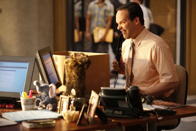 Outsourced - Charlie Curries a Favor from Todd - Do filme - Diedrich Bader