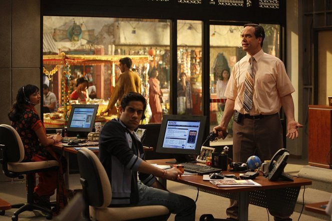 Outsourced - Charlie Curries a Favor from Todd - Film - Sacha Dhawan, Diedrich Bader