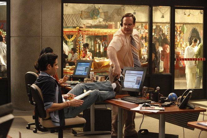 Outsourced - Charlie Curries a Favor from Todd - Do filme - Sacha Dhawan, Diedrich Bader